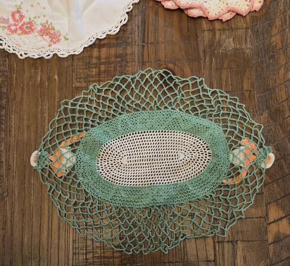 3 Vtg Crocheted Doilys One Oval With 2Dolls And 2 Round